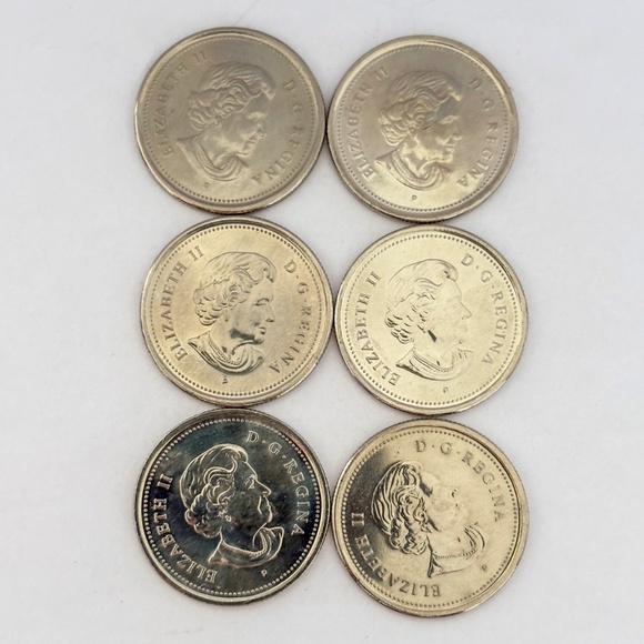 Six 2004-P Canadian 25-Cent Remembrance Poppy Coloured Quarter Coin - Picture 2 of 3